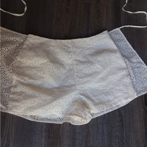 super cute white skort! - Picture 3 of 4